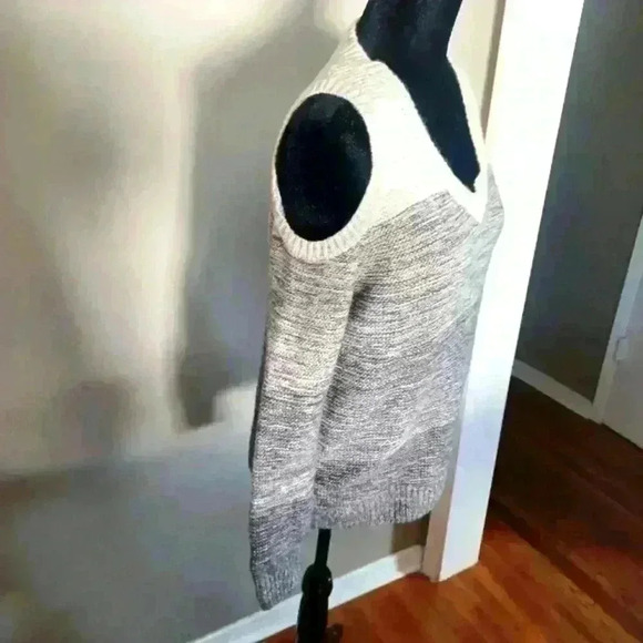 Rebecca Minkoff Page Grey and White Wool Blend Cold Shoulder Knit Sweater M - Picture 3 of 13